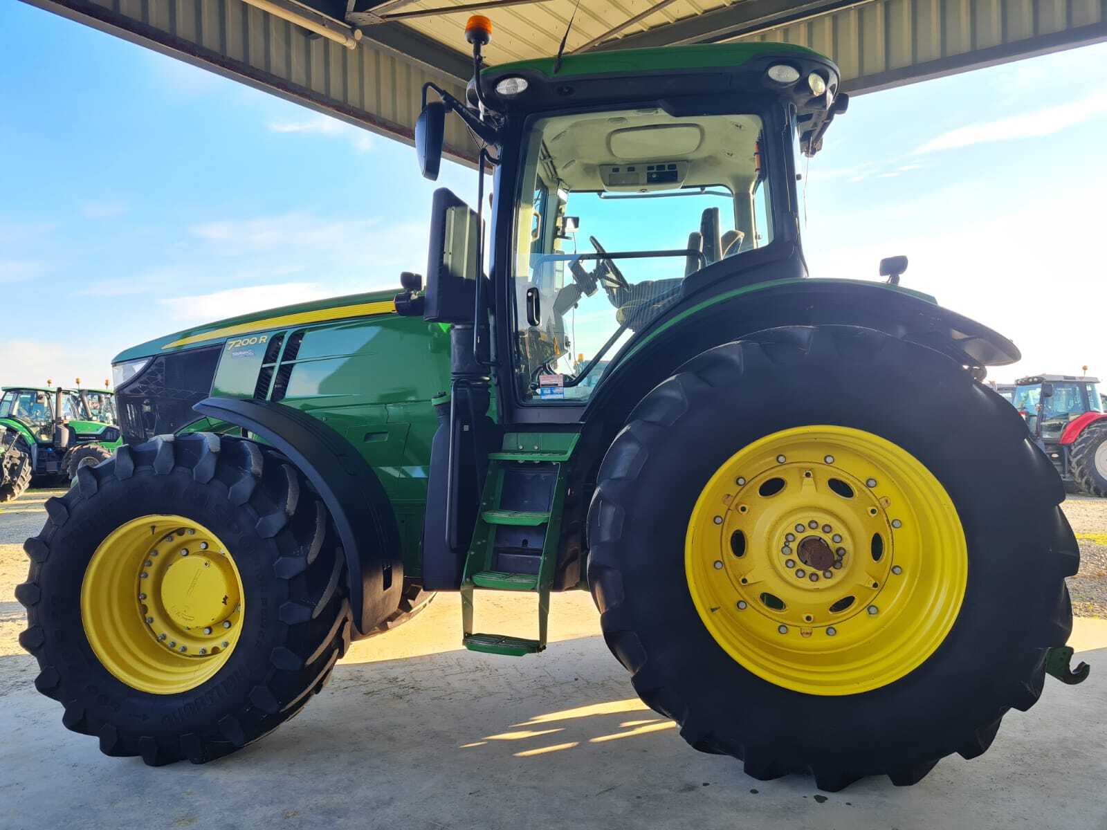 JOHN DEERE 7200R