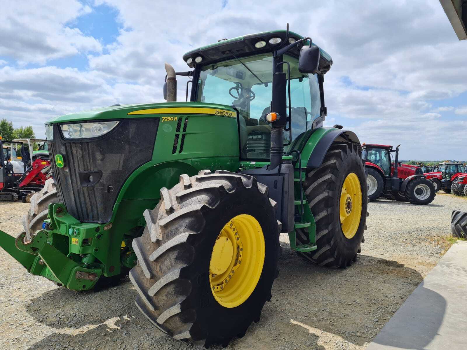 JOHN DEERE 7230R