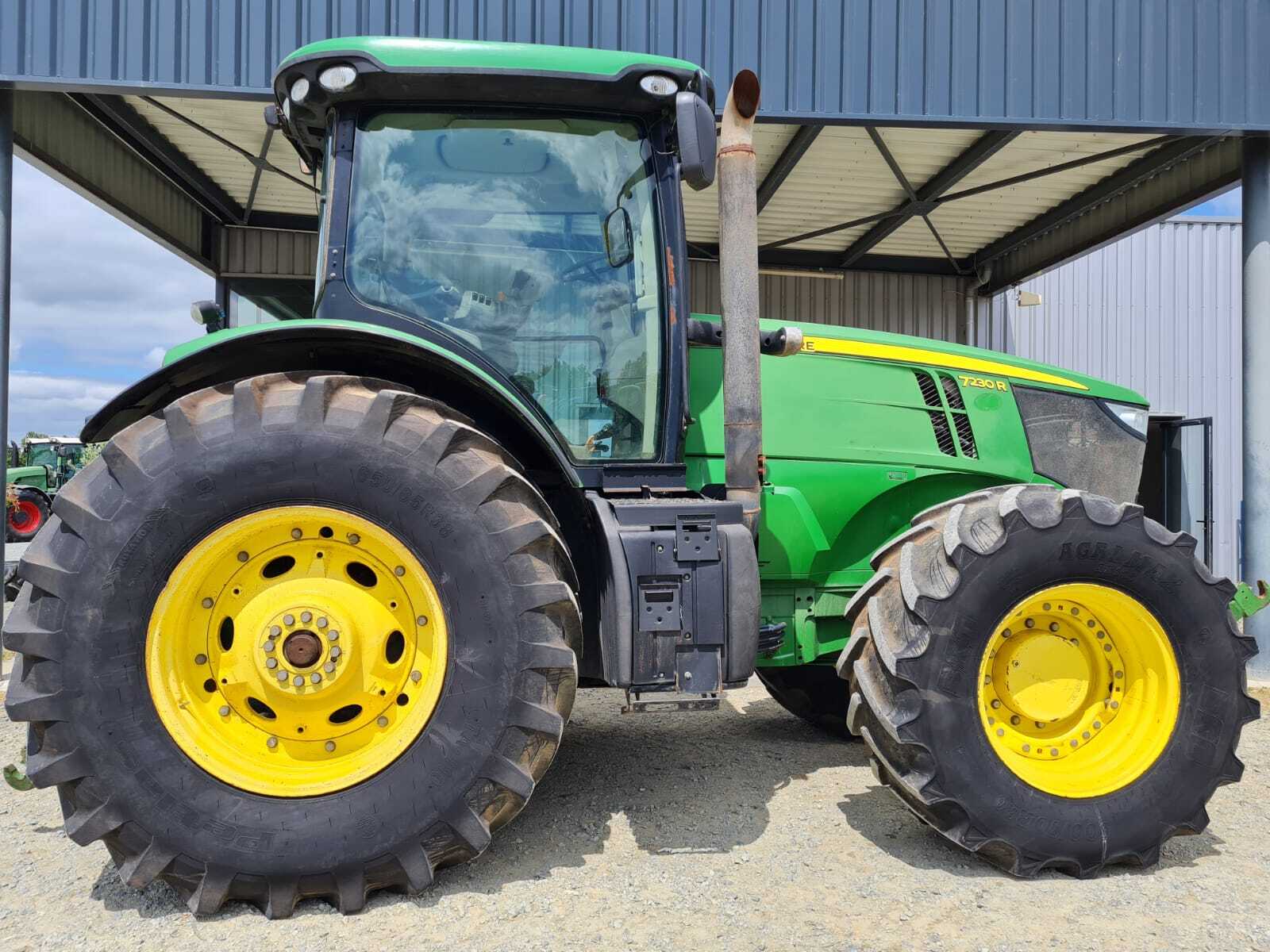 JOHN DEERE 7230R