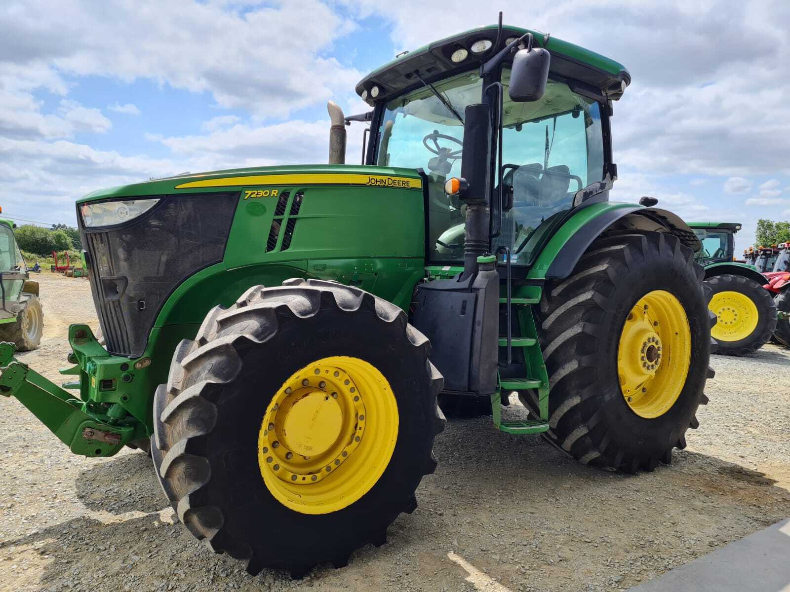 JOHN DEERE 7230R