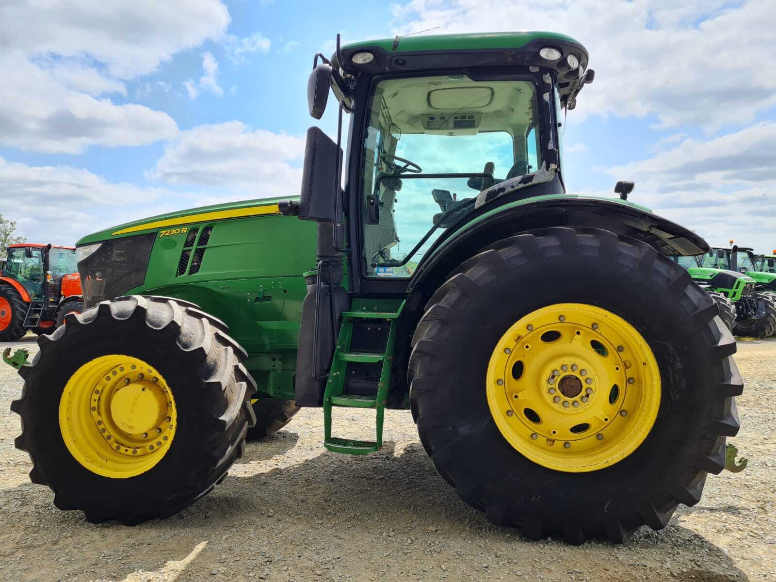 JOHN DEERE 7230R