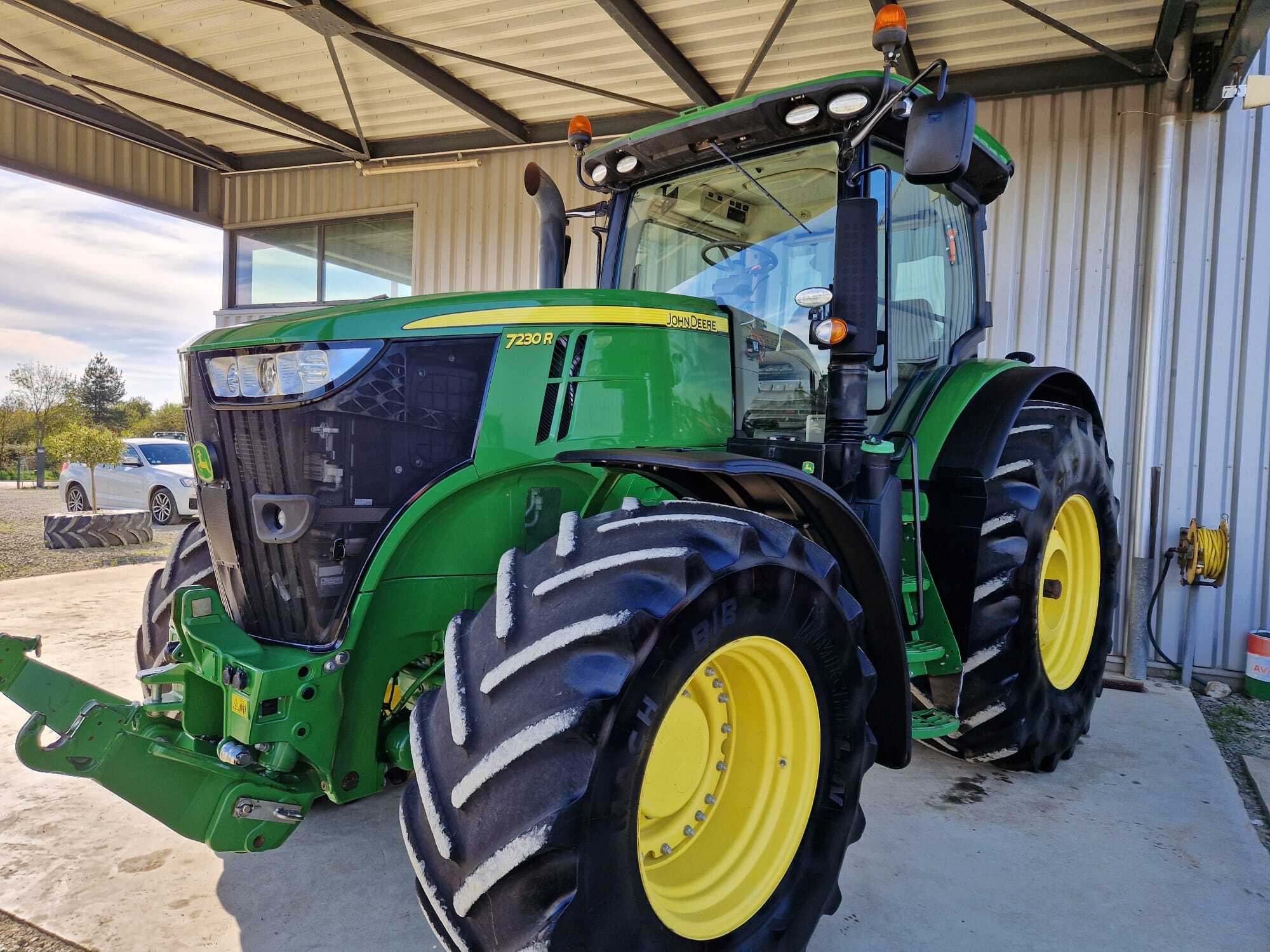 JOHN DEERE 7230R