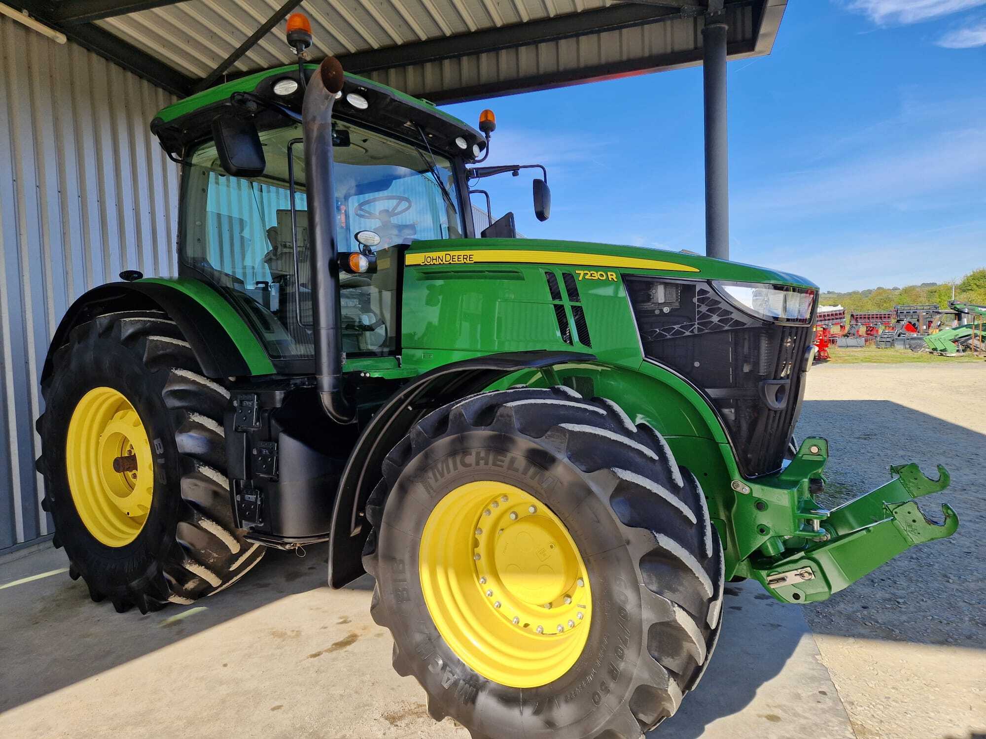 JOHN DEERE 7230R
