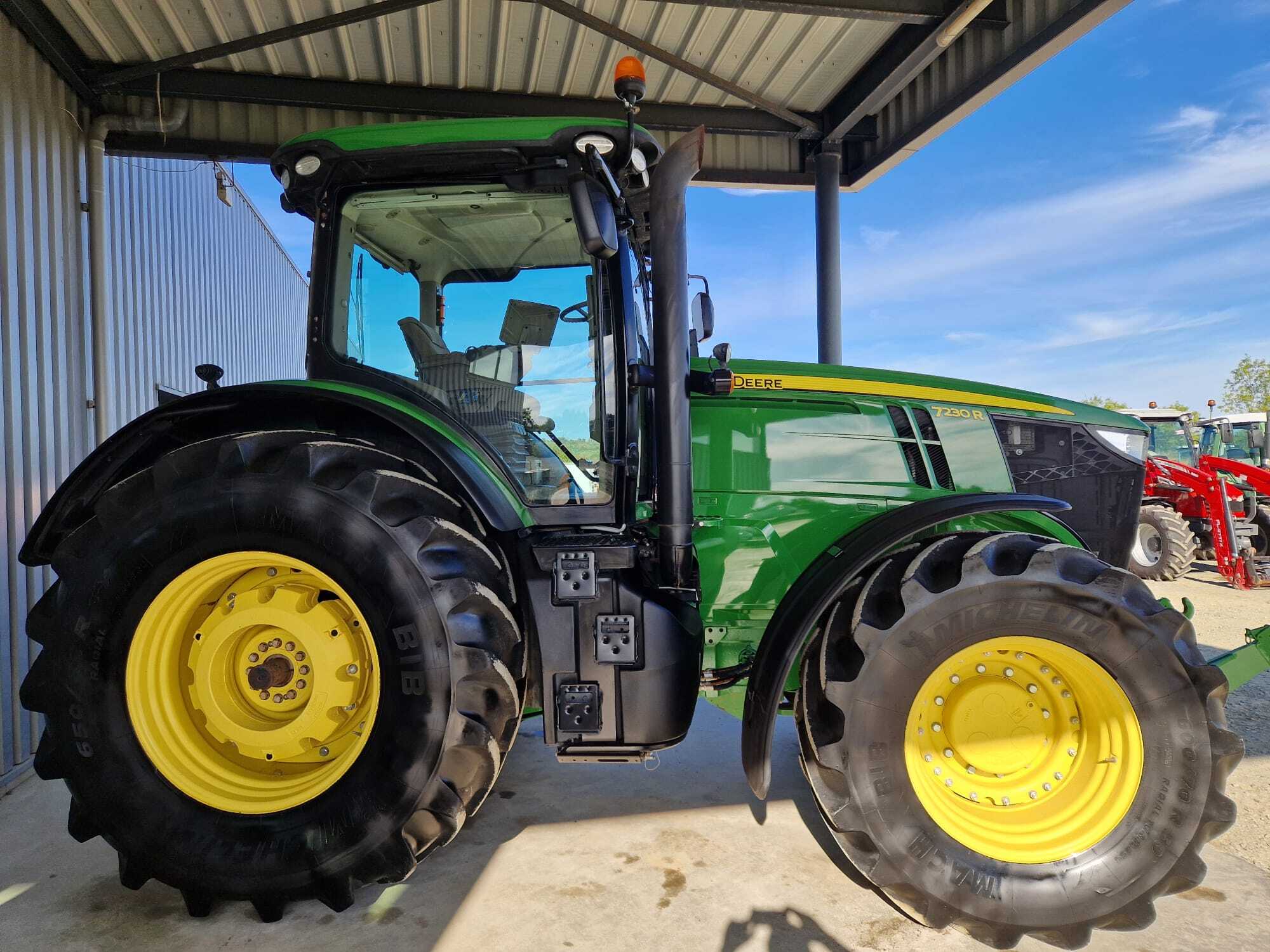 JOHN DEERE 7230R