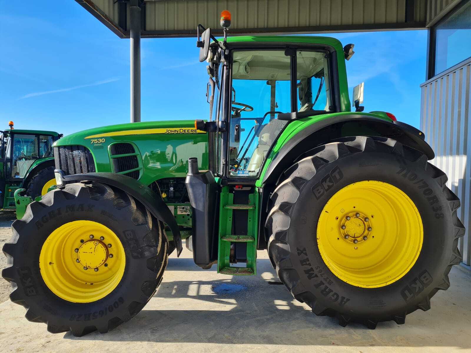 JOHN DEERE 7530 PREMIUM