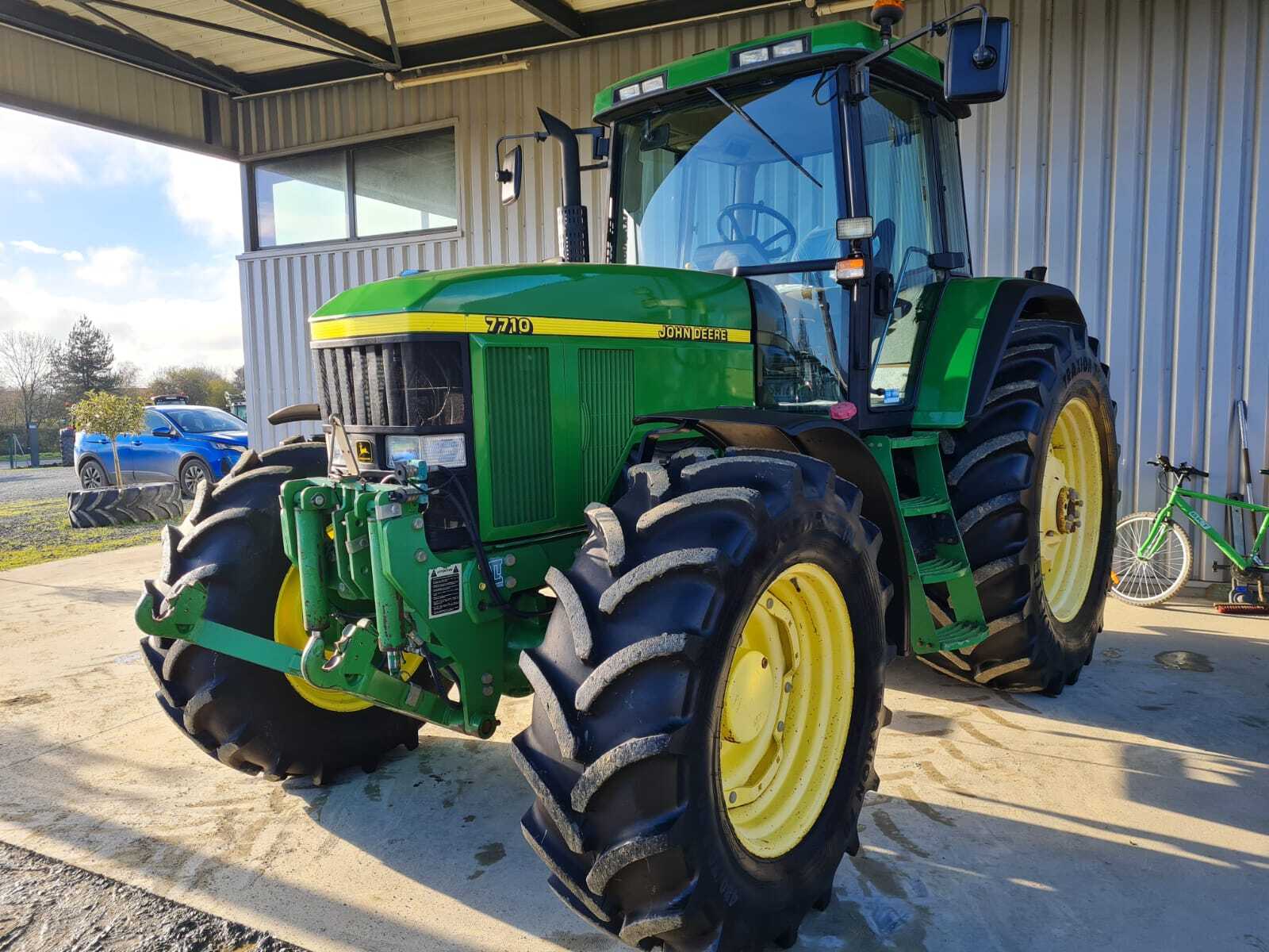JOHN DEERE 7710