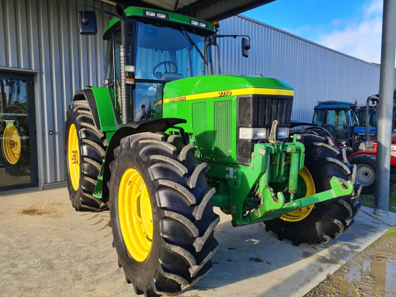 JOHN DEERE 7710