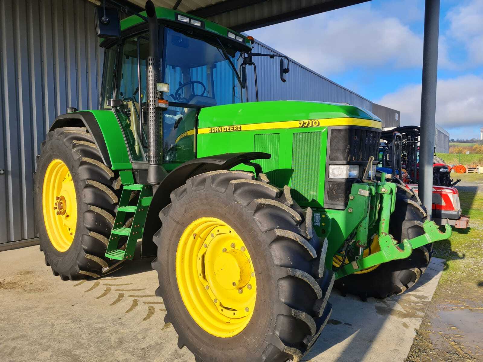 JOHN DEERE 7710