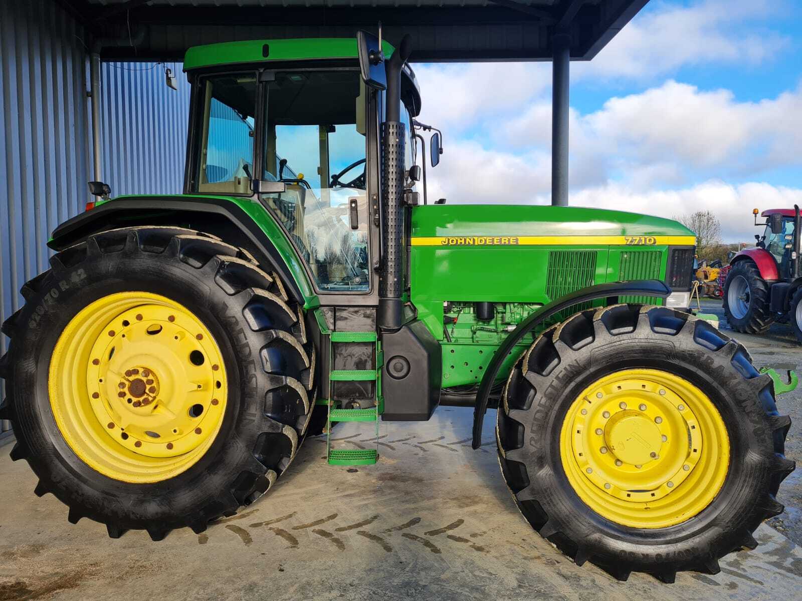 JOHN DEERE 7710