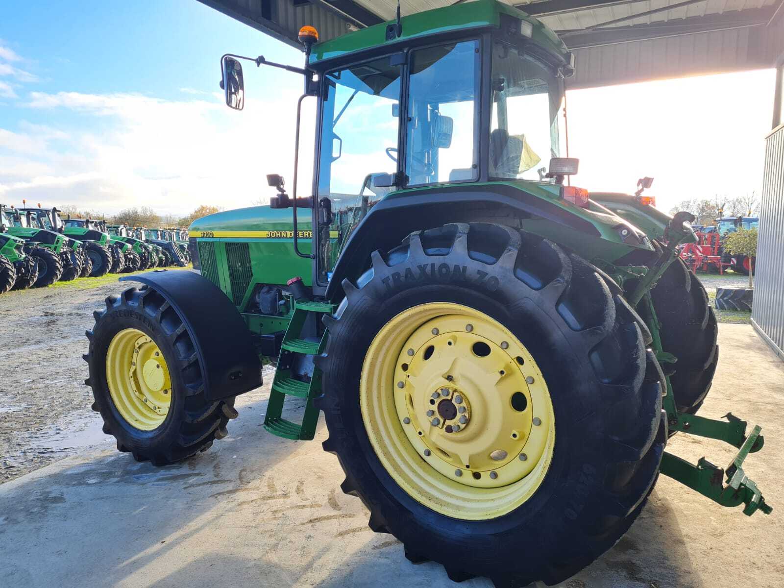 JOHN DEERE 7710