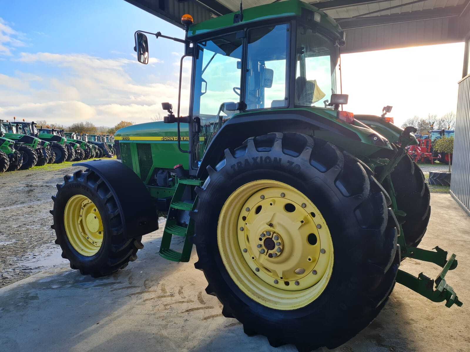 JOHN DEERE 7710