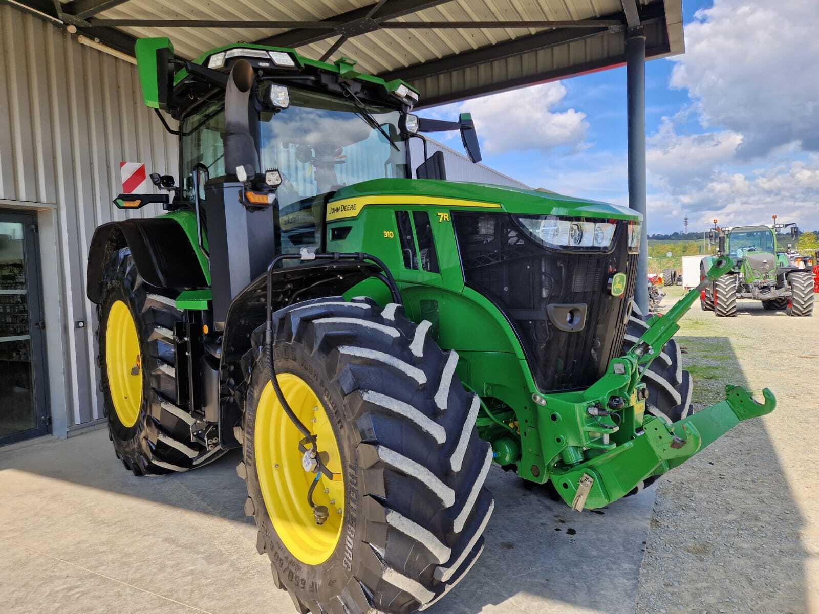 JOHN DEERE 7R310