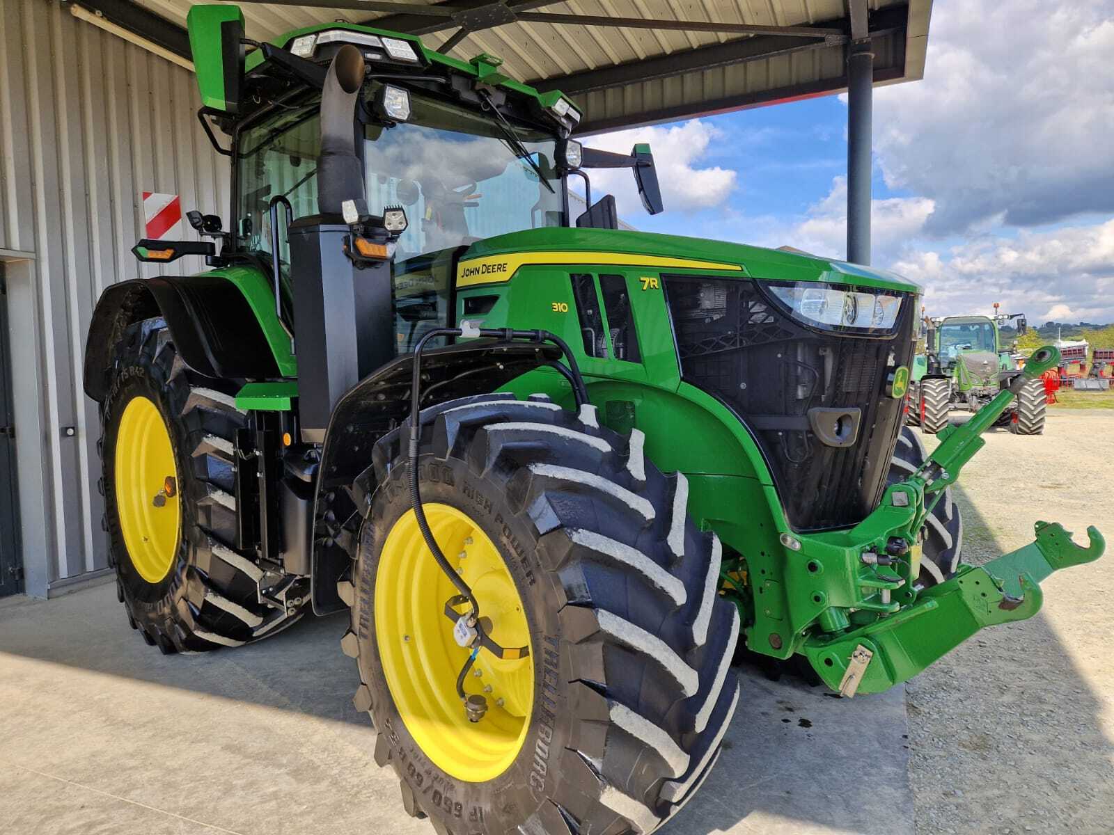 JOHN DEERE 7R310