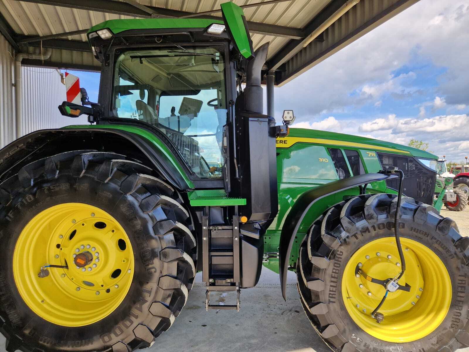 JOHN DEERE 7R310