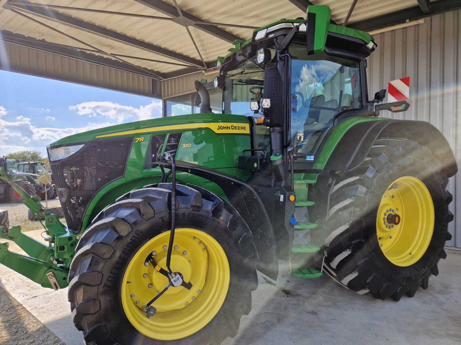 JOHN DEERE 7R310