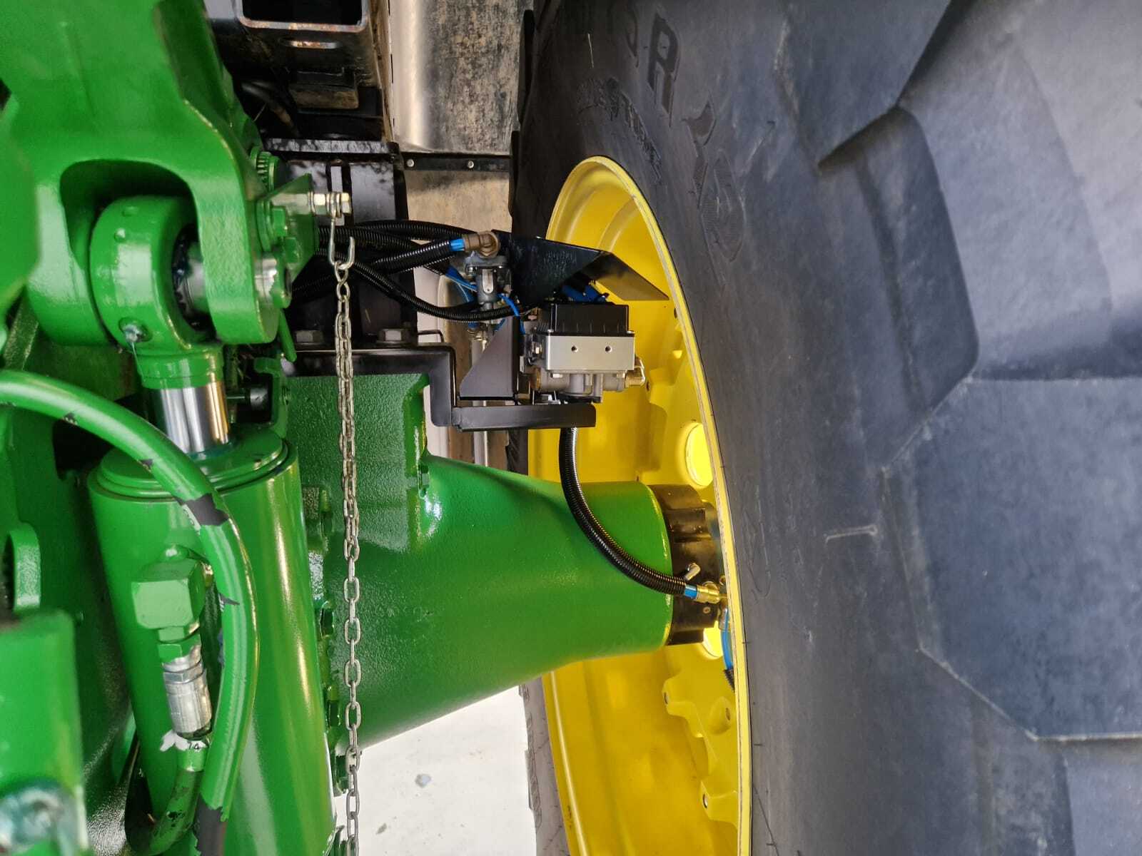 JOHN DEERE 7R310