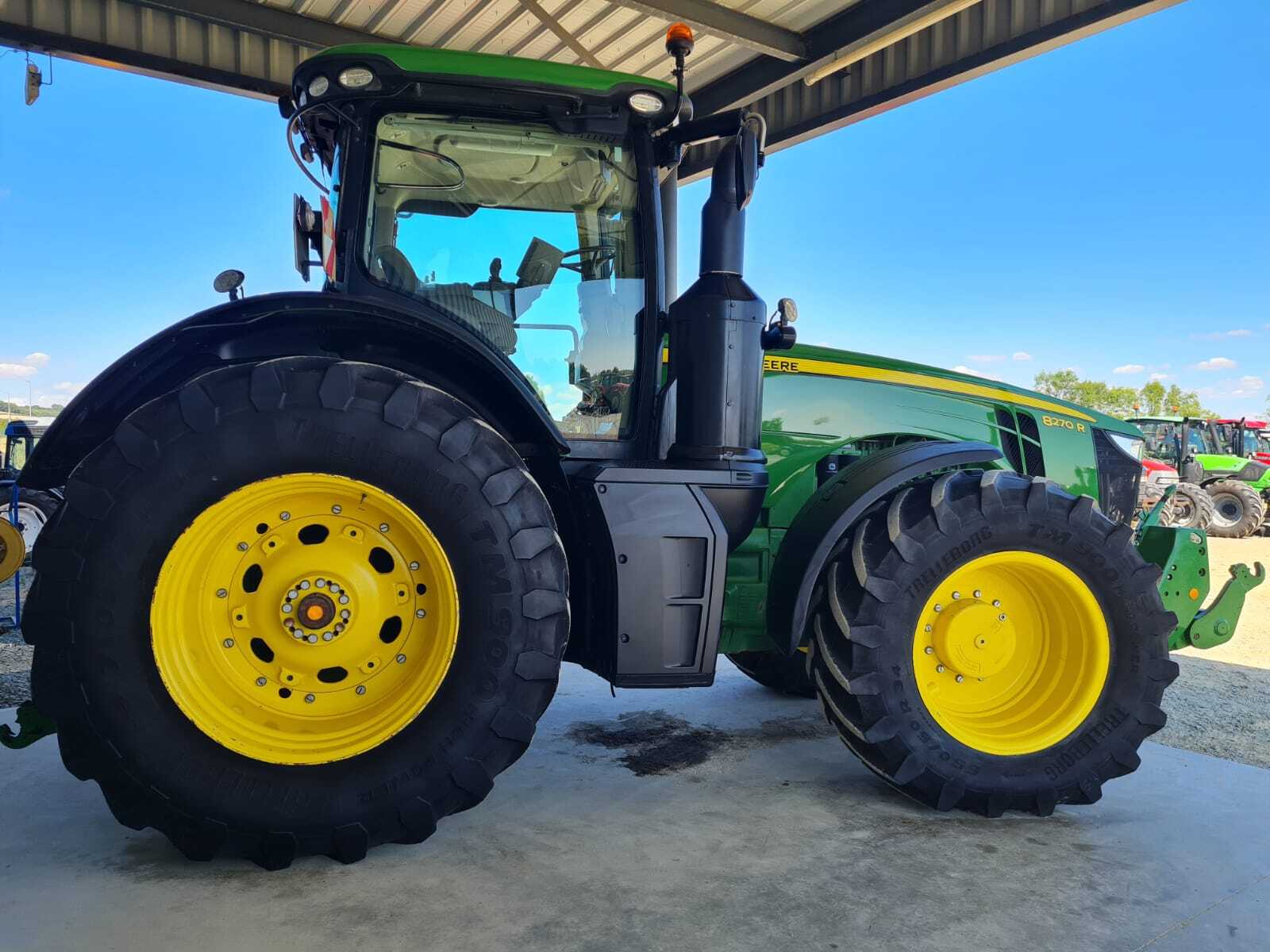 JOHN DEERE 8270R