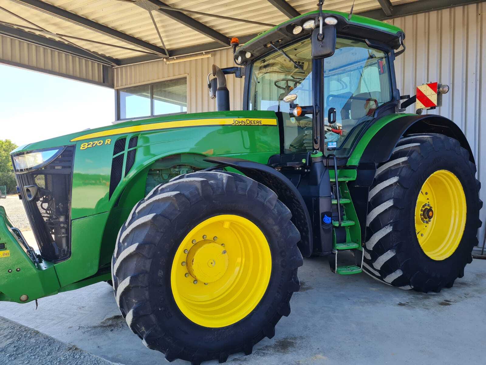 JOHN DEERE 8270R
