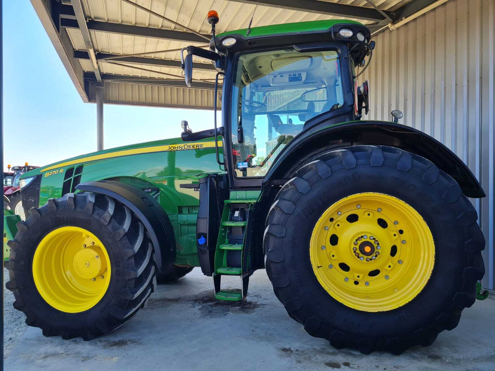 JOHN DEERE 8270R