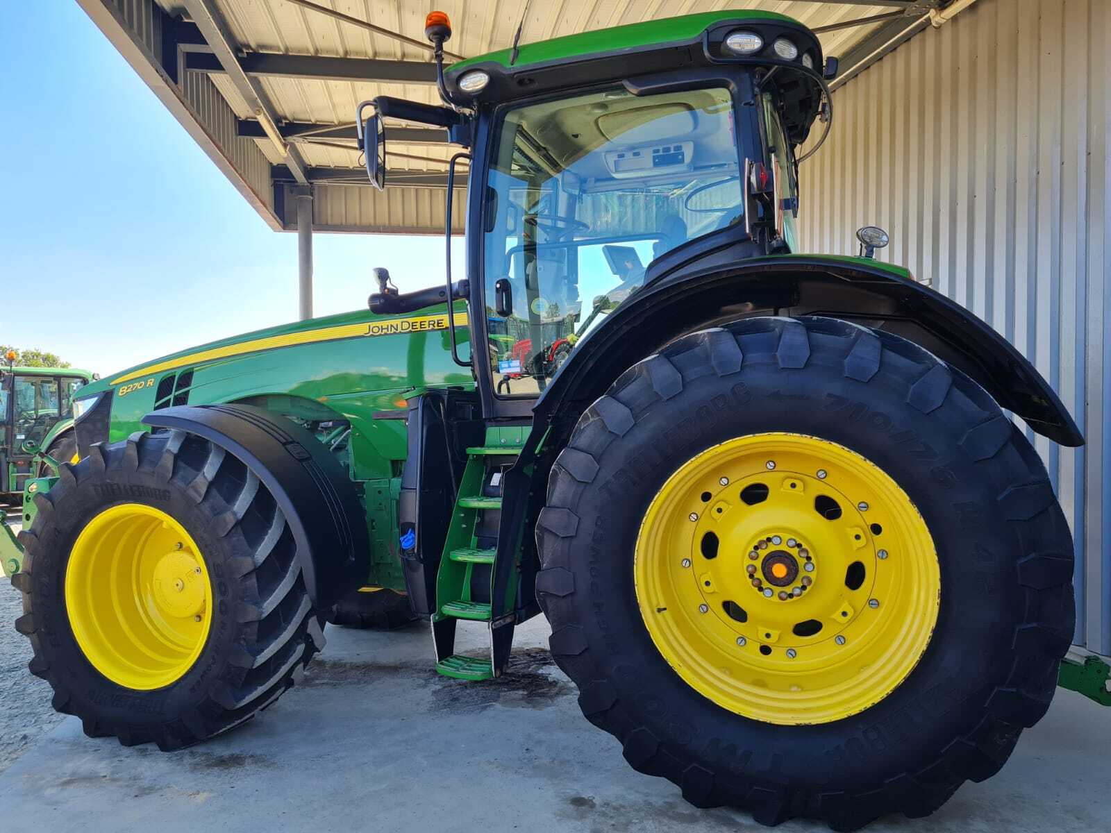 JOHN DEERE 8270R