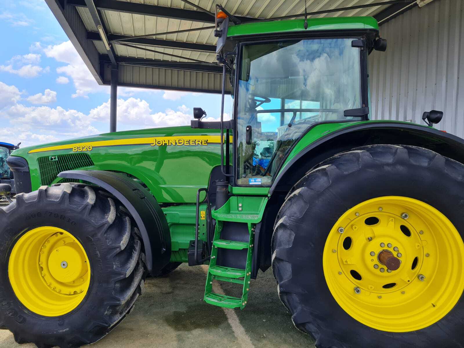 JOHN DEERE 8320