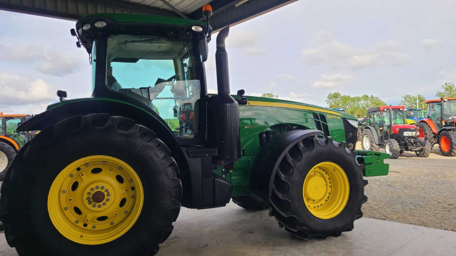 JOHN DEERE 8270R