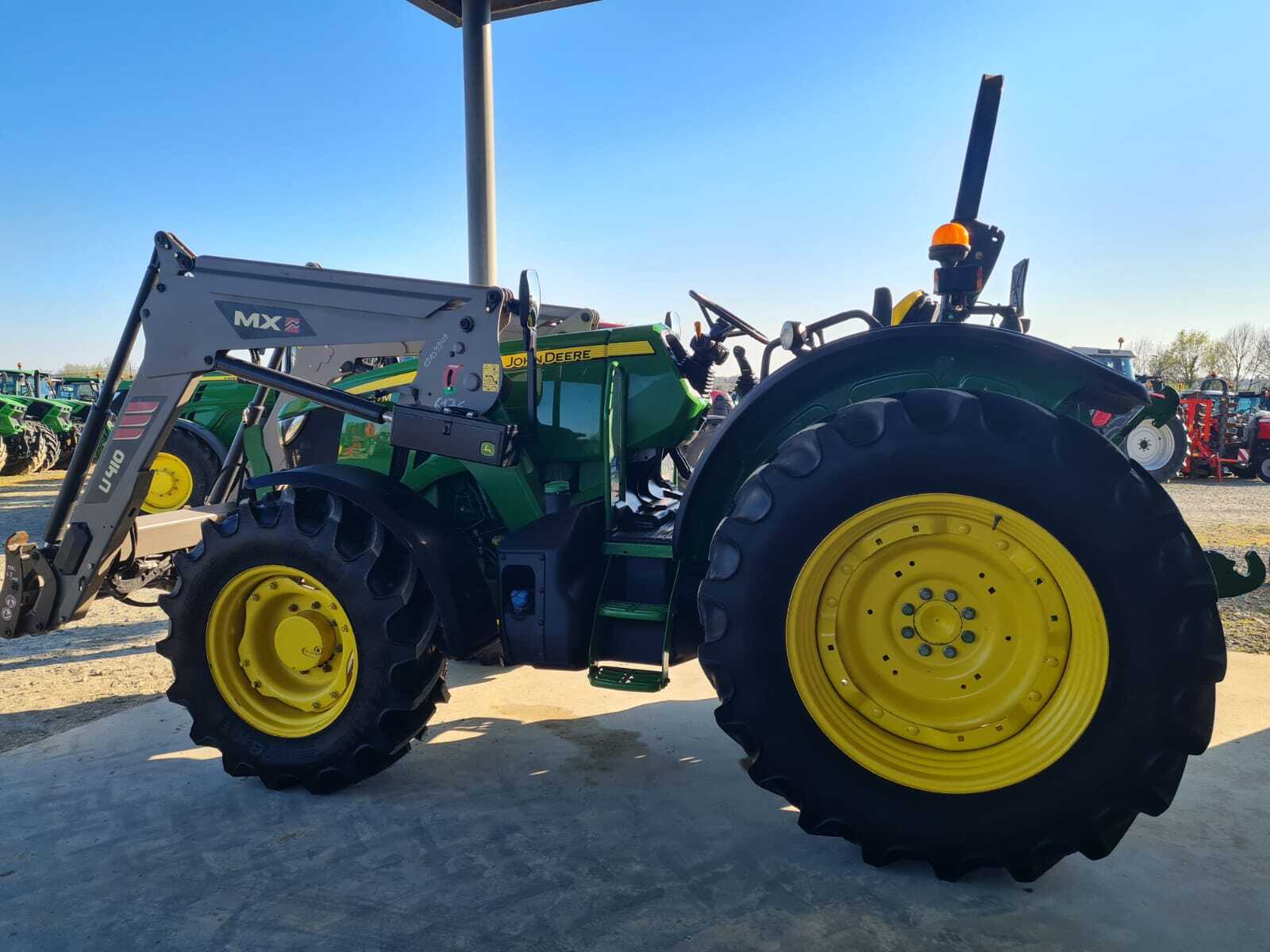 JOHN DEERE 5100M