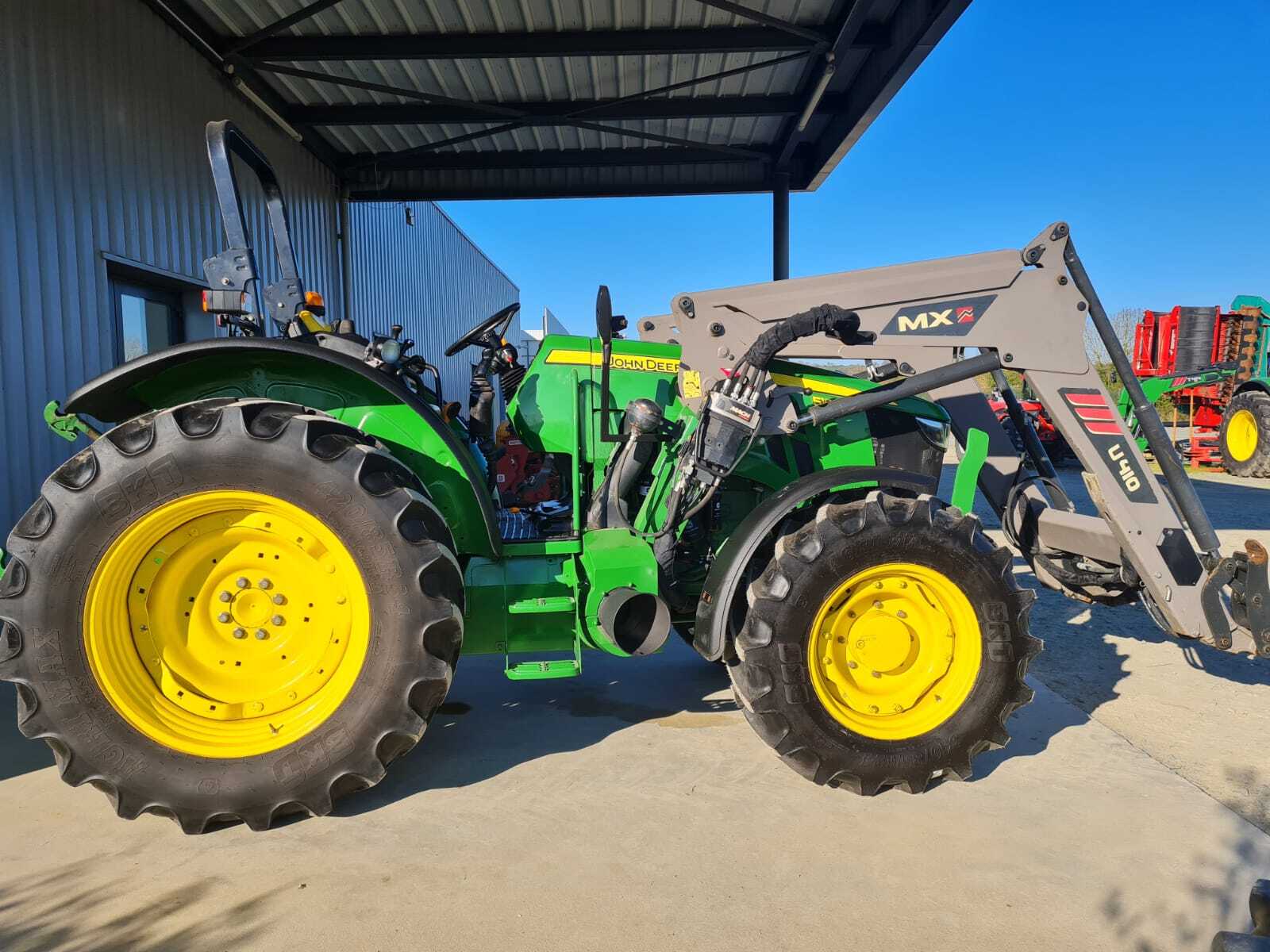 JOHN DEERE 5100M