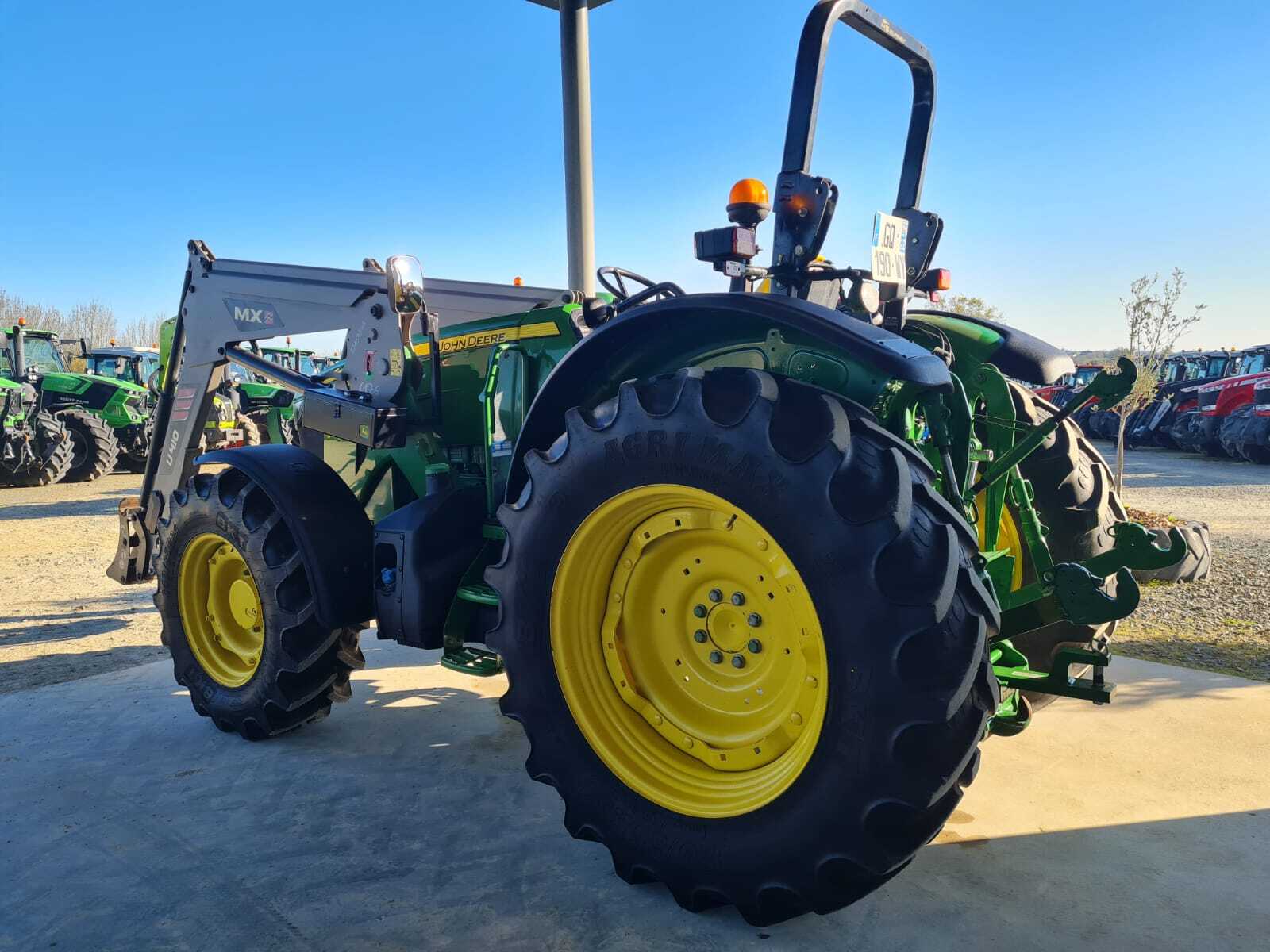 JOHN DEERE 5100M