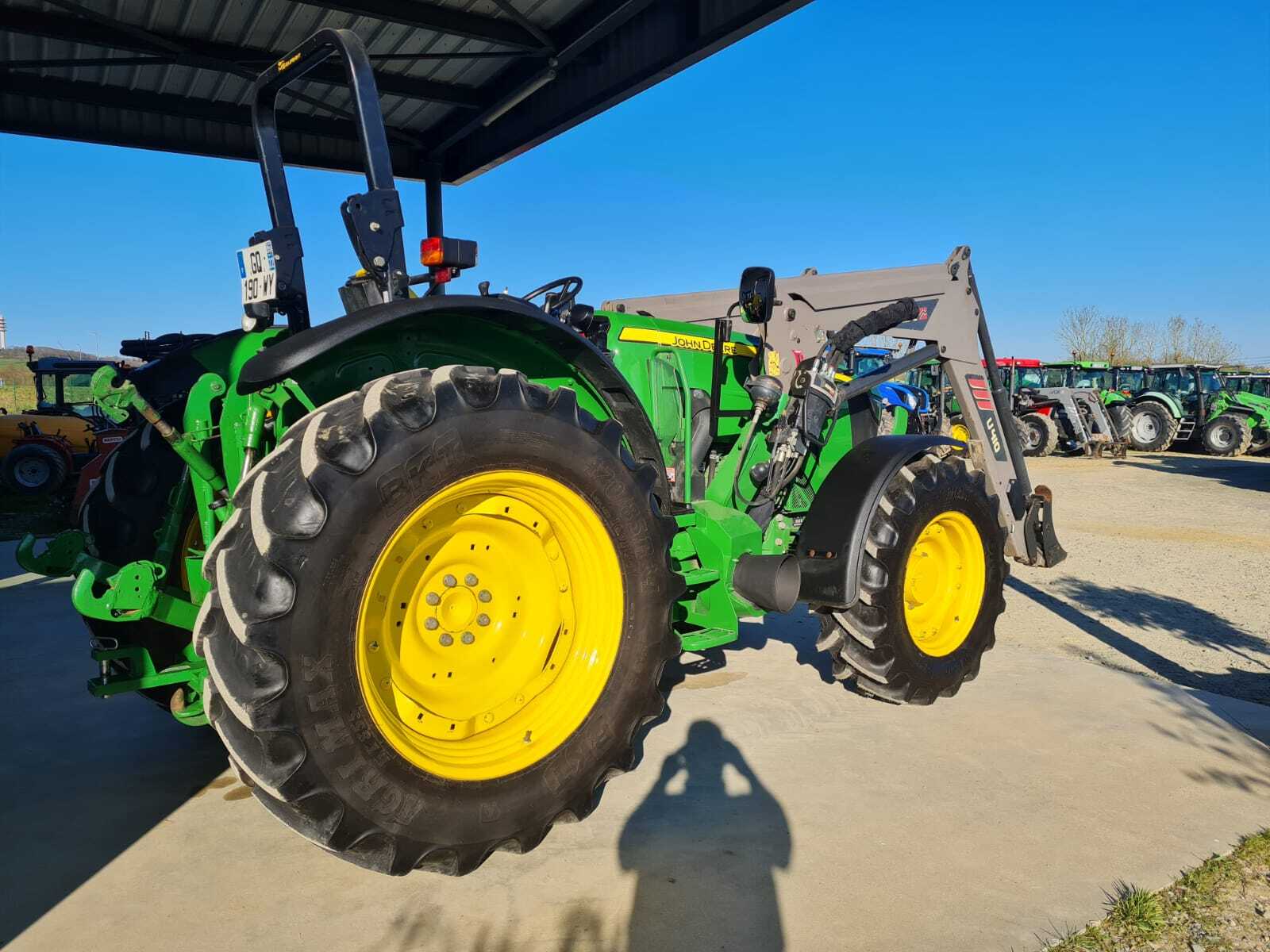 JOHN DEERE 5100M