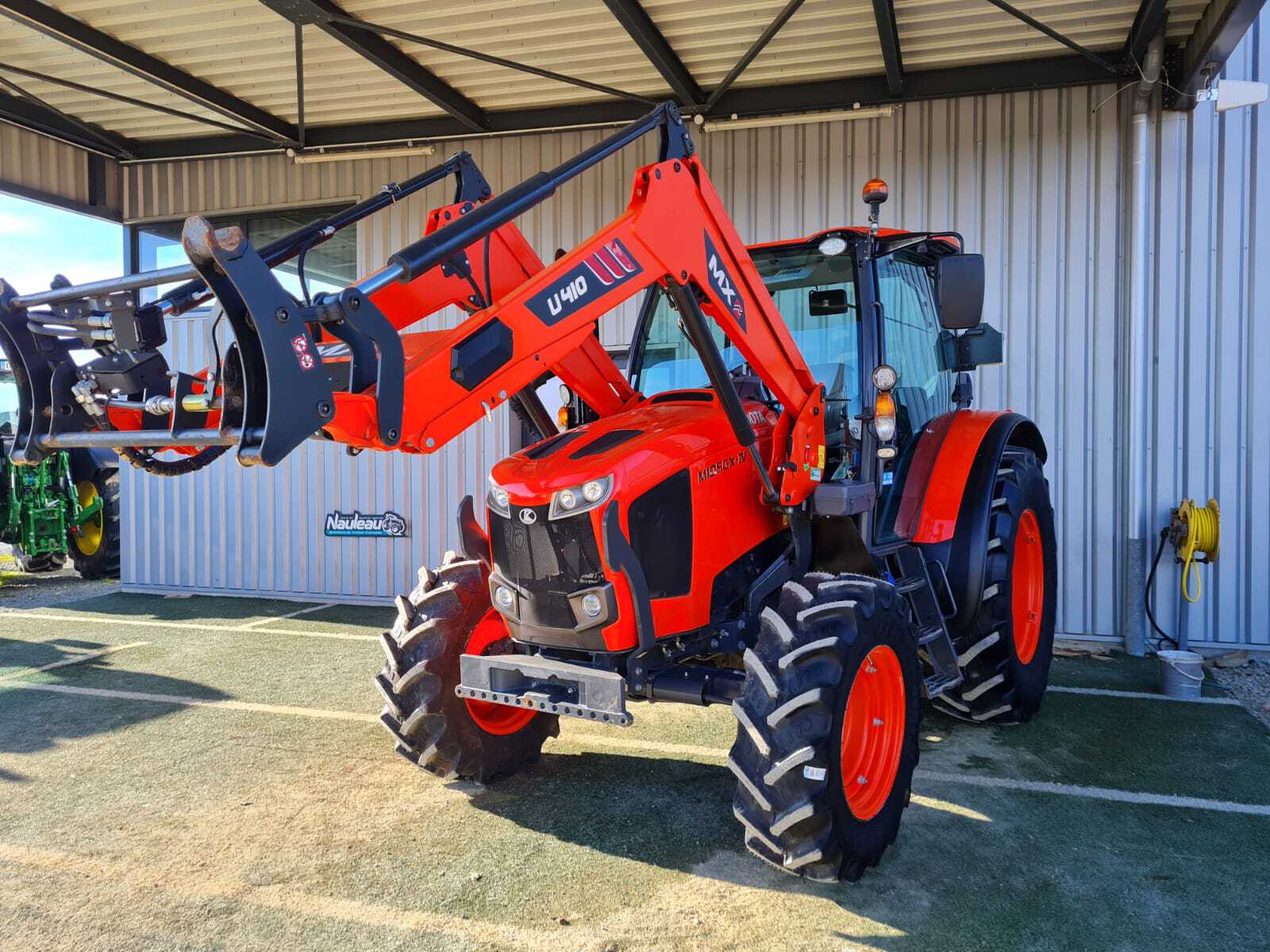 KUBOTA M105 GX-IV
