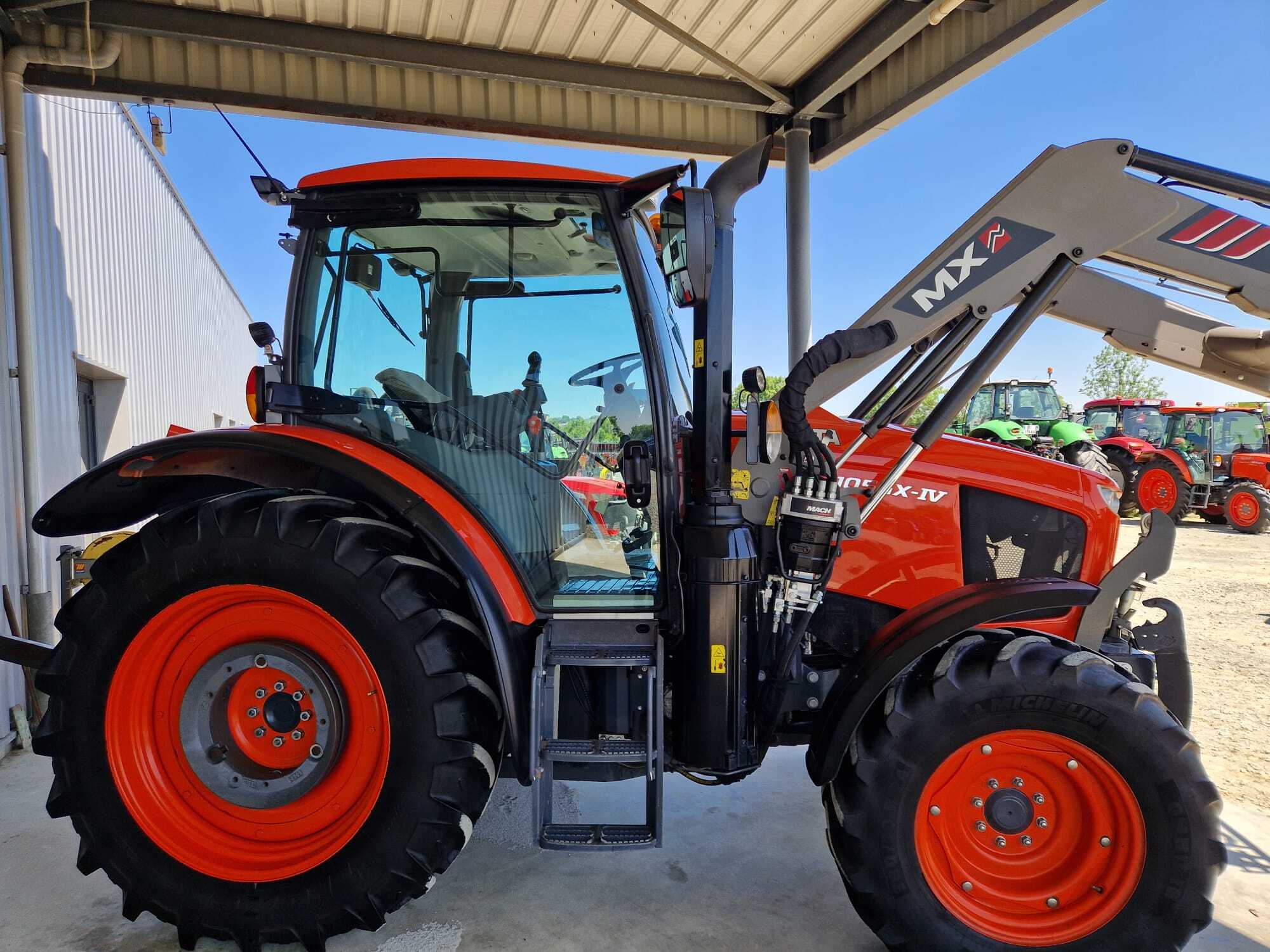 KUBOTA M105 GX-IV