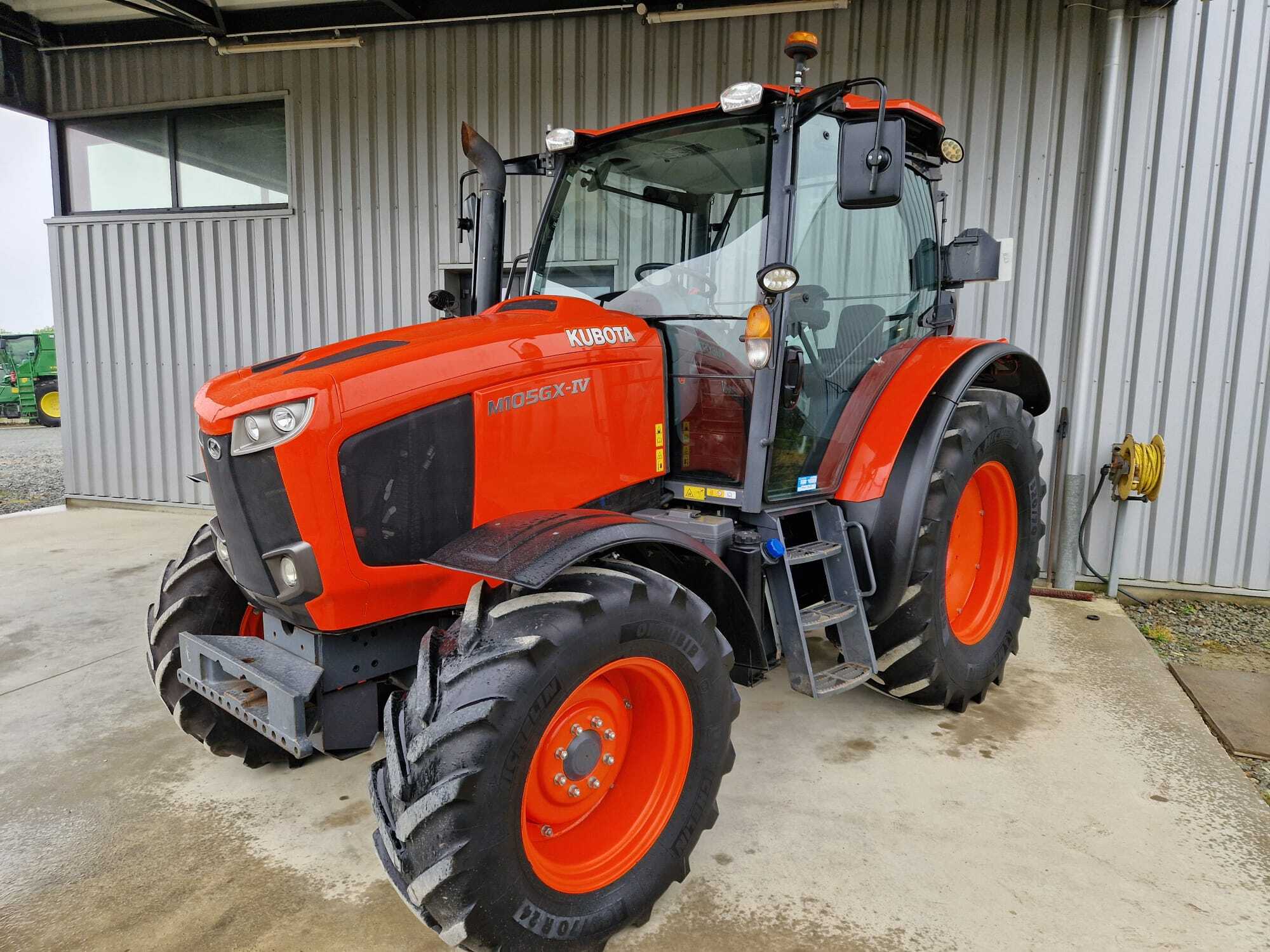 KUBOTA M105 GXS IV