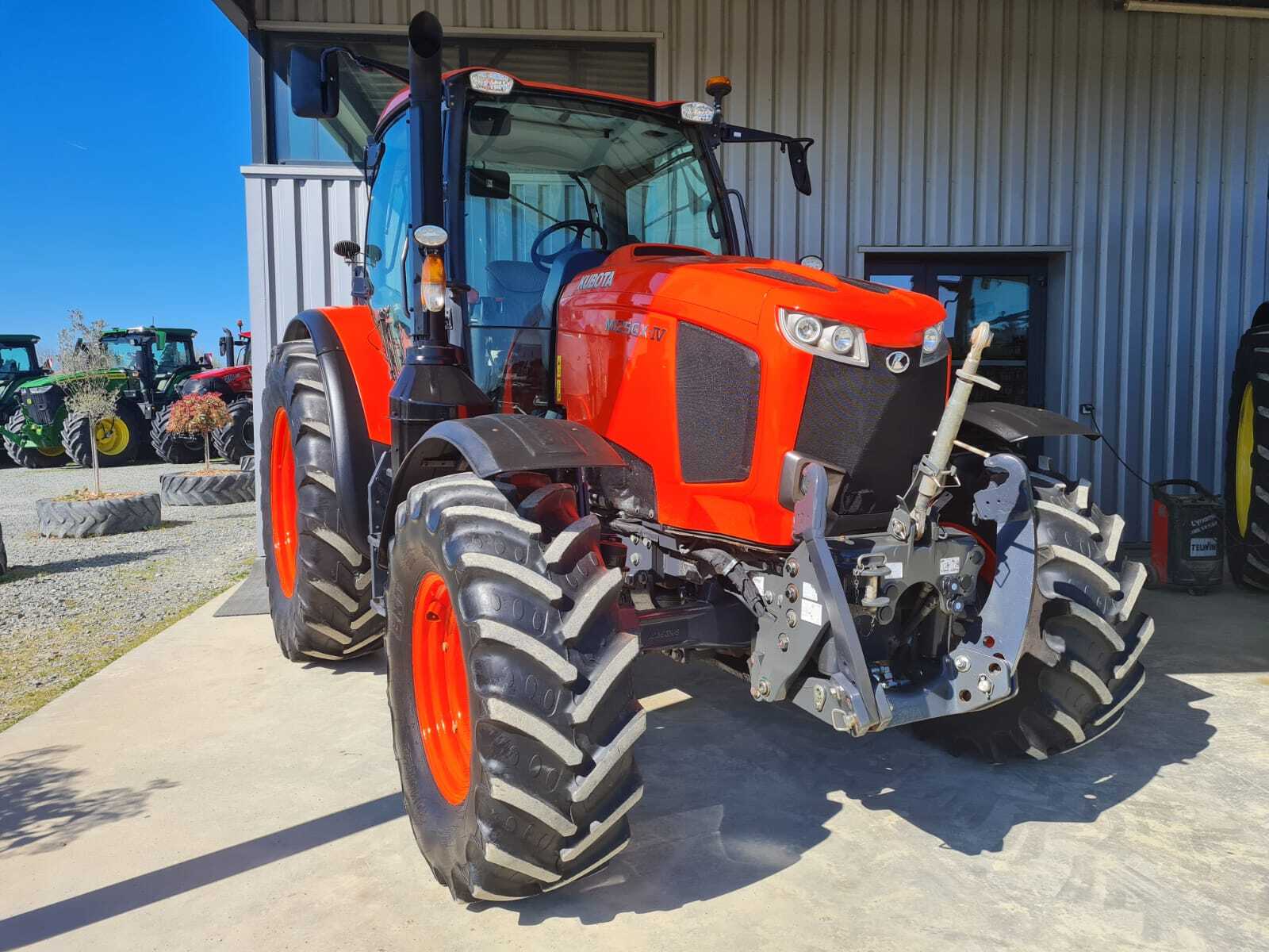 KUBOTA M125GX
