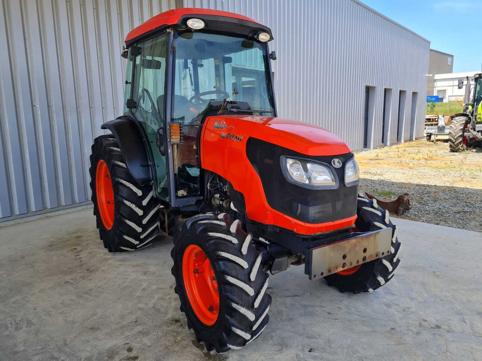 KUBOTA M7040 NARROW