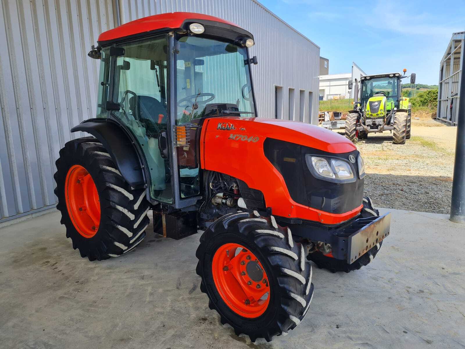 KUBOTA M7040 NARROW