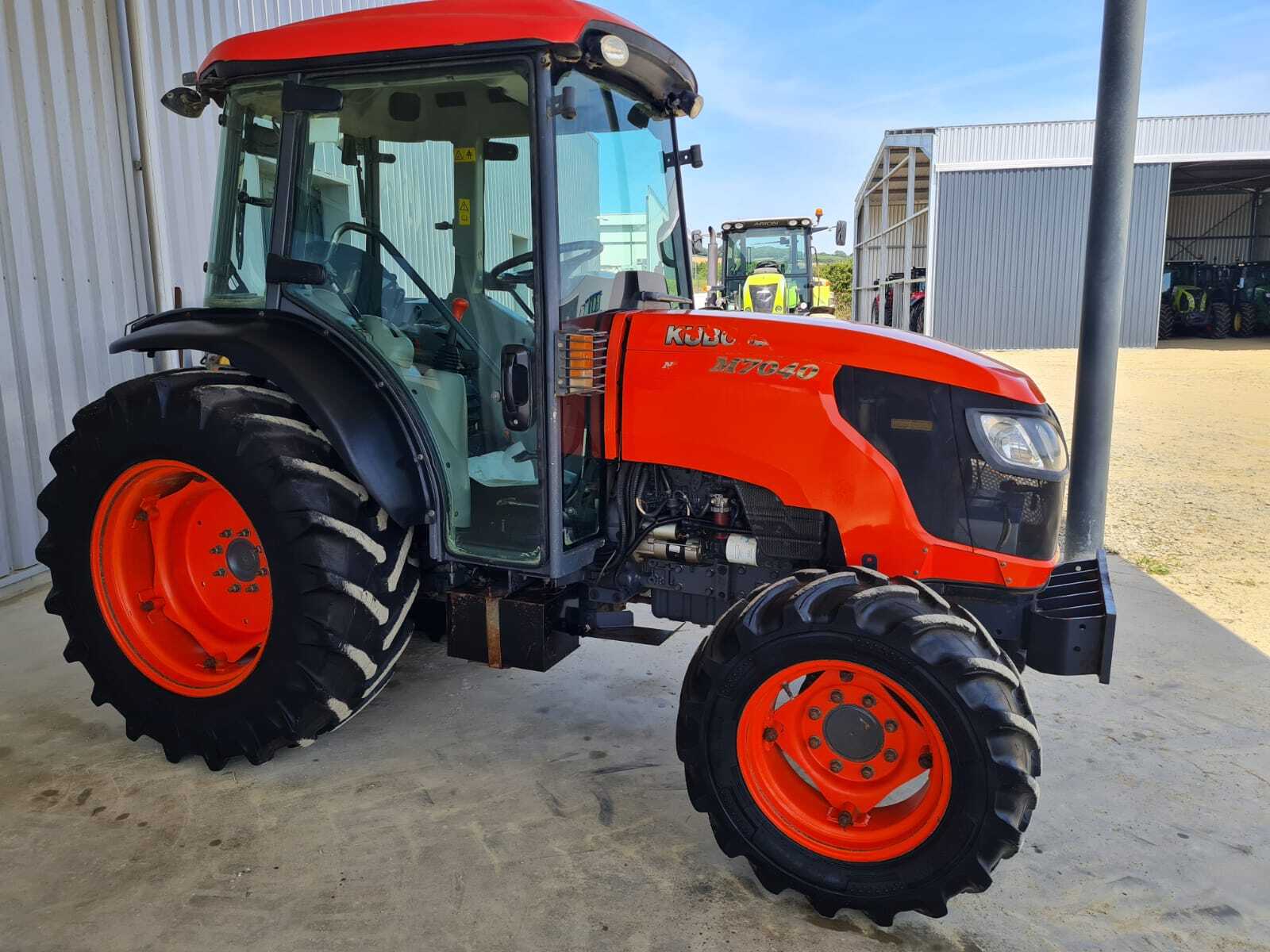 KUBOTA M7040 NARROW