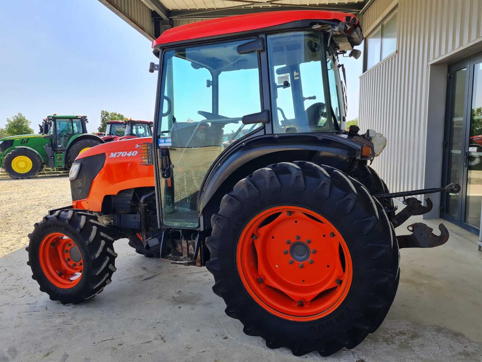 KUBOTA M7040 NARROW