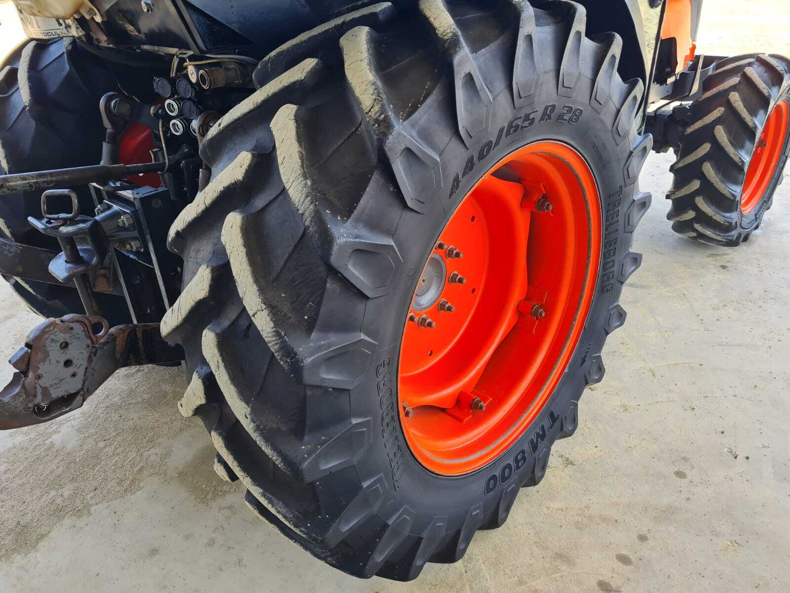 KUBOTA M7040 NARROW