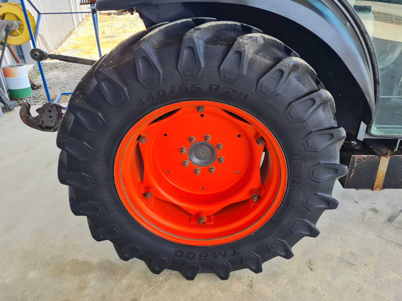 KUBOTA M7040 NARROW