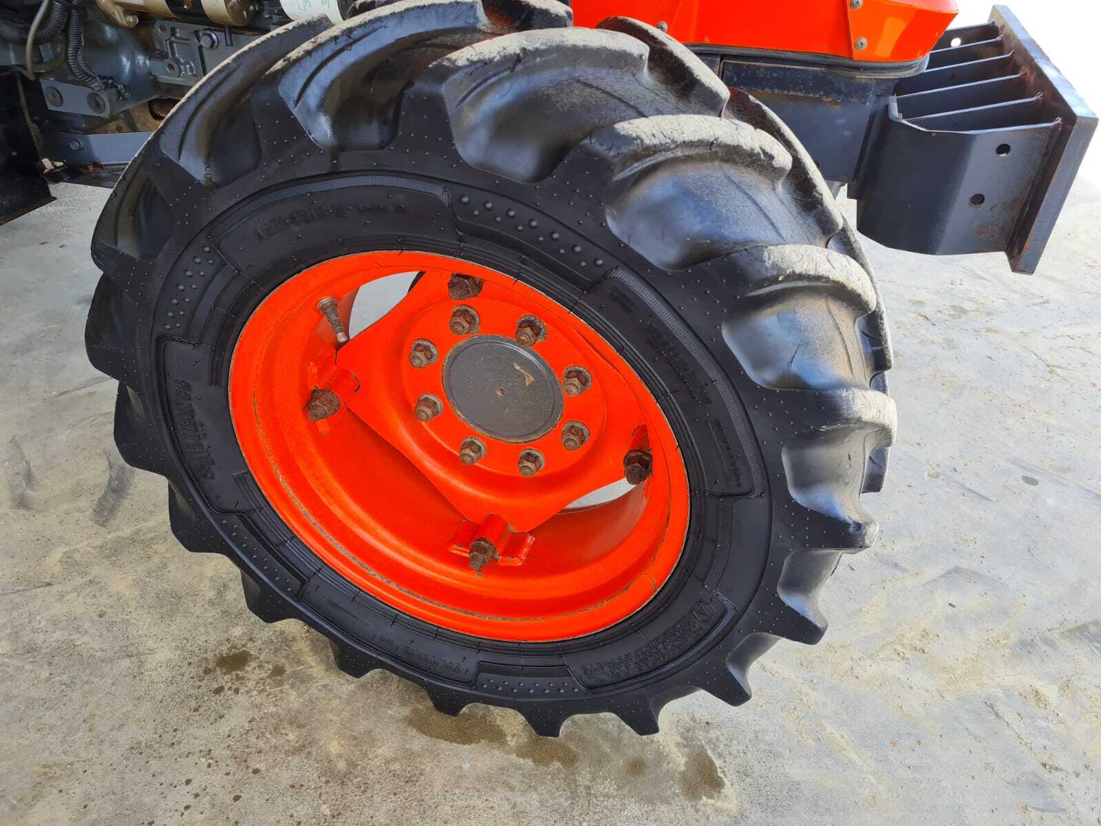KUBOTA M7040 NARROW