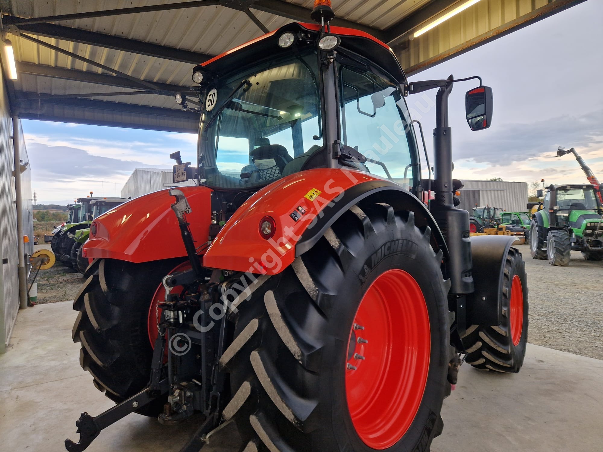 KUBOTA M7133