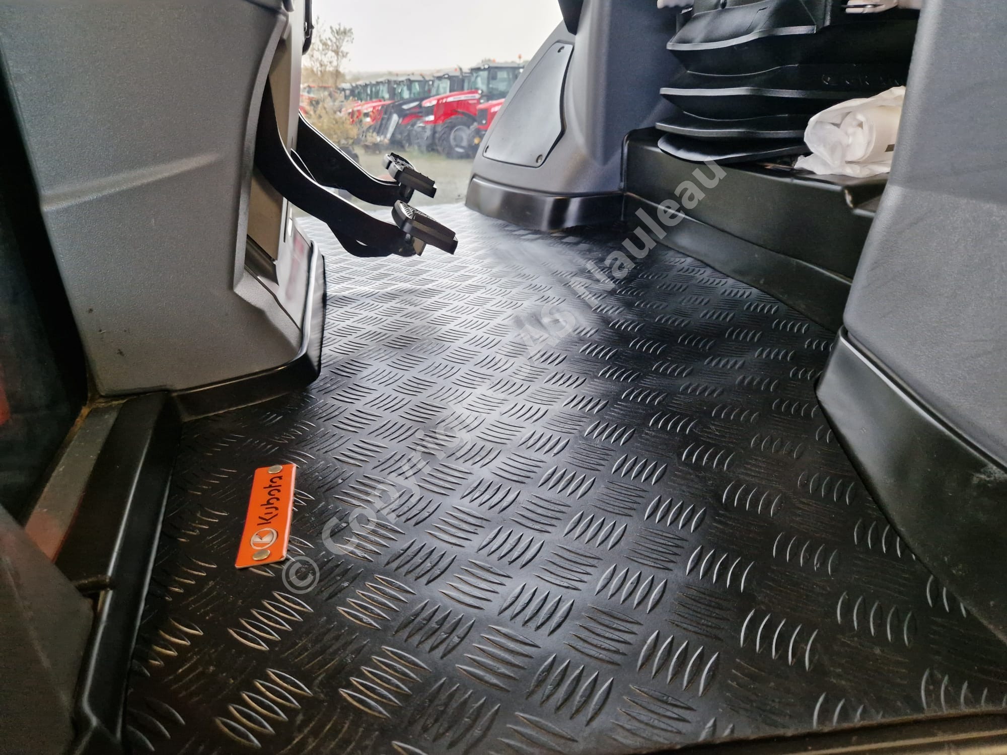 KUBOTA M7133
