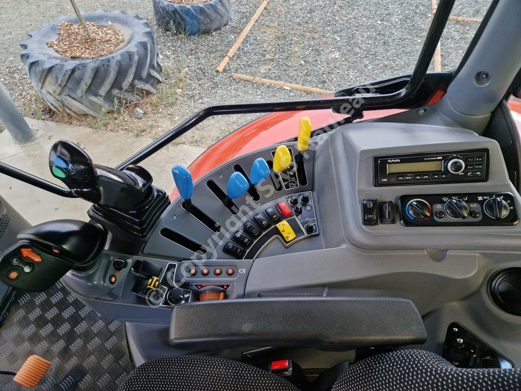 KUBOTA M7133