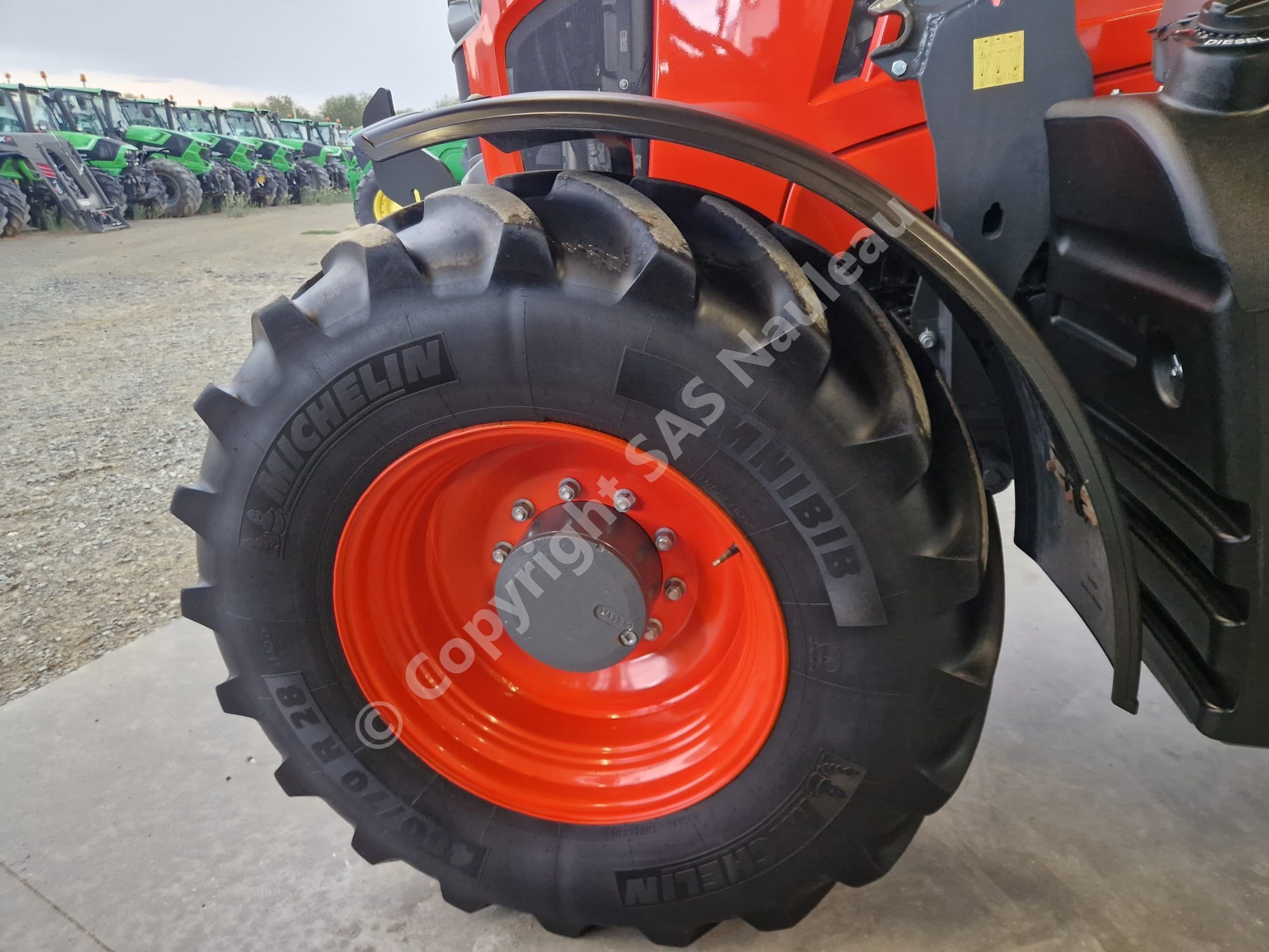 KUBOTA M7133