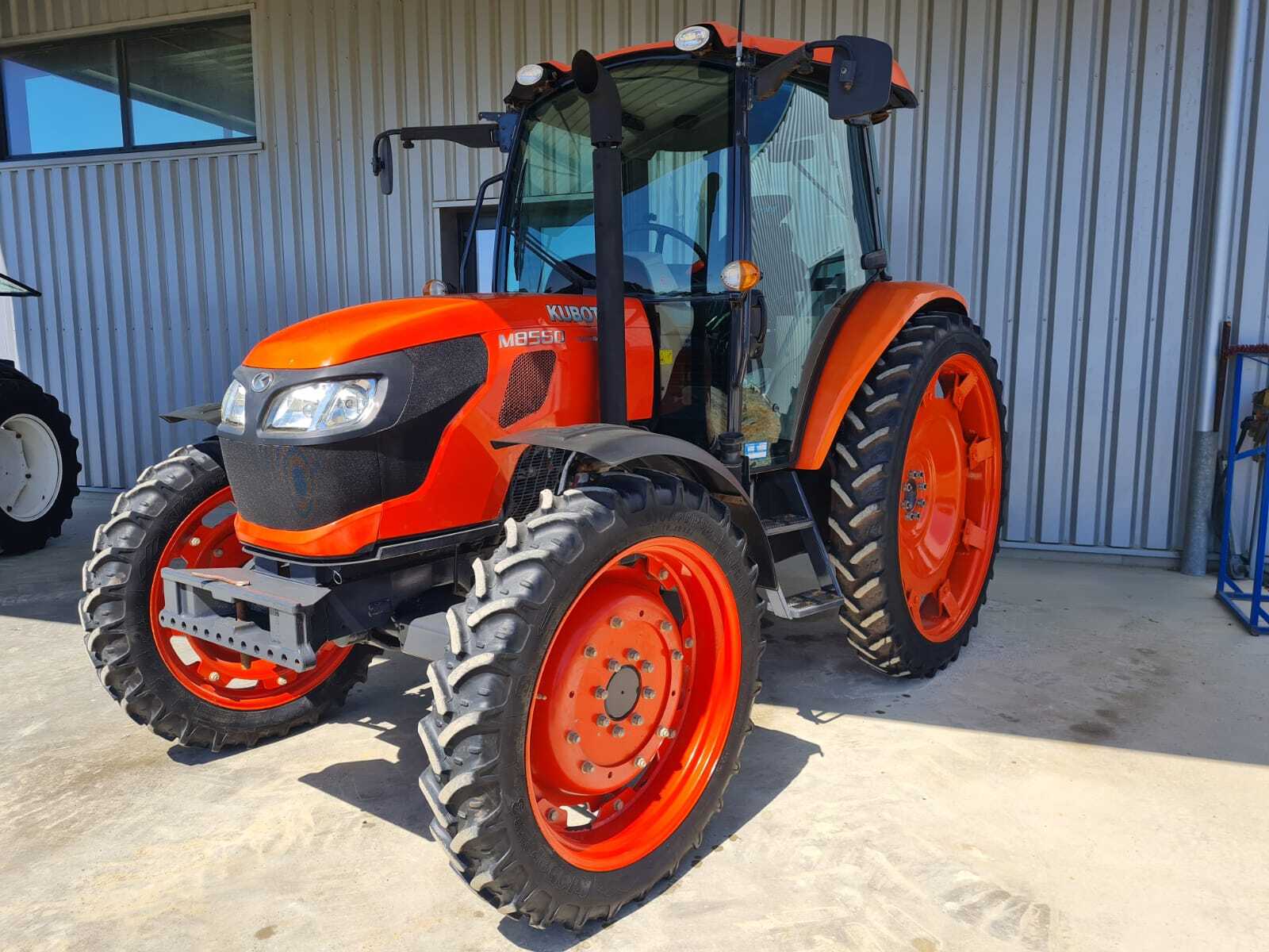 KUBOTA M8560 DTHQ