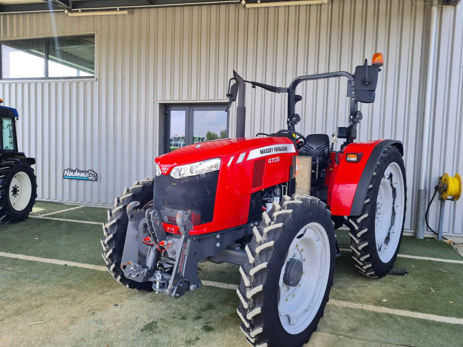 MASSEY FERGUSON 4708