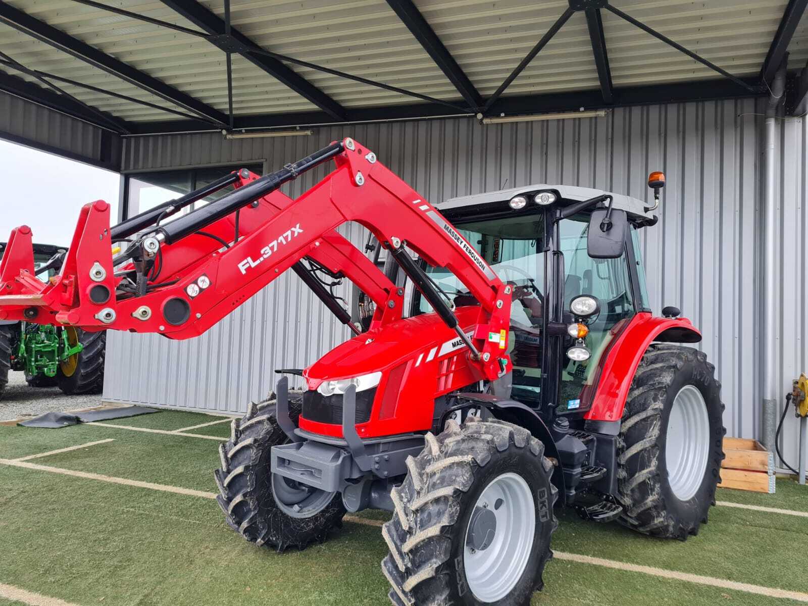 MASSEY FERGUSON 5609 DYNA 4