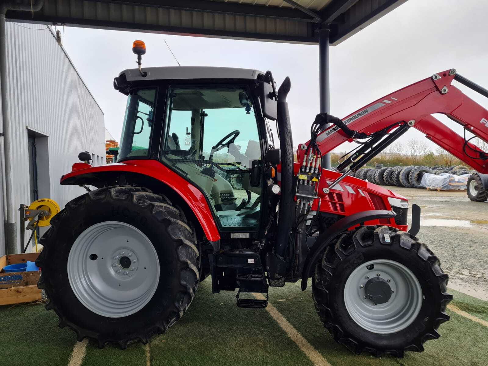 MASSEY FERGUSON 5609 DYNA 4
