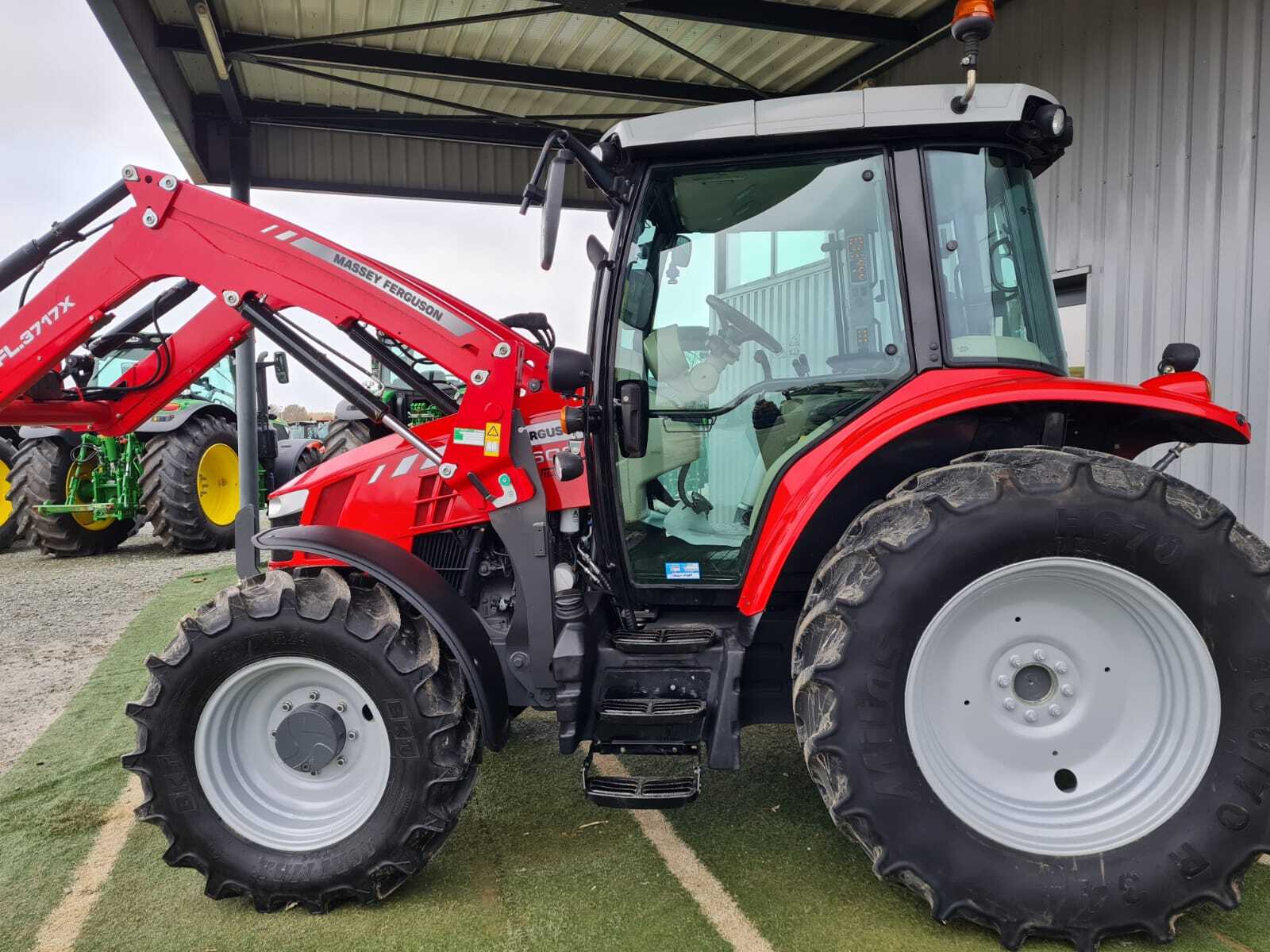 MASSEY FERGUSON 5609 DYNA 4